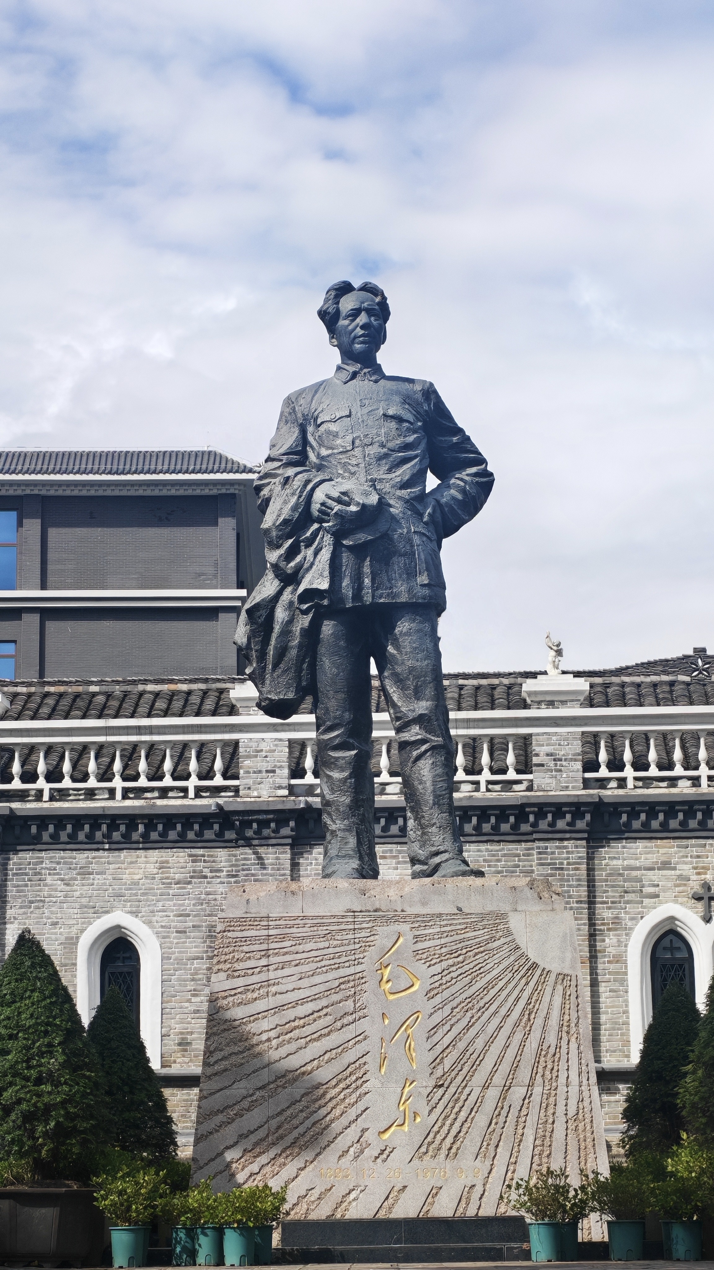 https://www.hailuogou.com/hlg-cms/ueditor/download?id=1020617301506572288