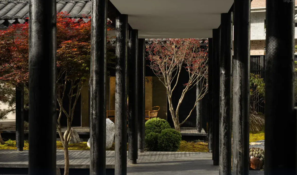 https://www.hailuogou.com/hlg-cms/ueditor/download?id=1020922164081770496